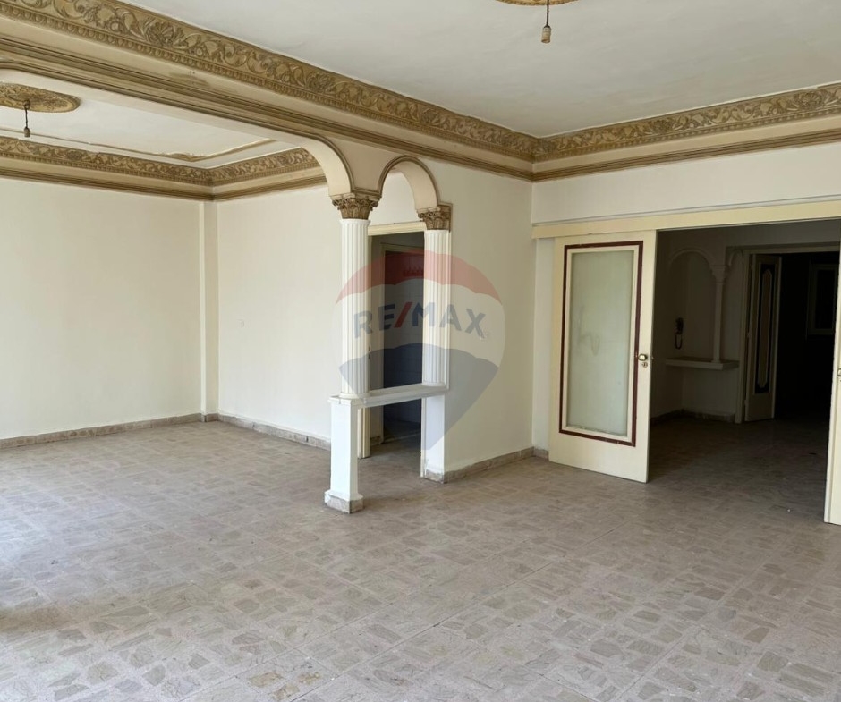 R9-3281 Apartment for Sale in Azmi Tripoli – 207 m² شقة للبيع في عزمي طرابلس – 207 متر مربع — Photo 2 of 12