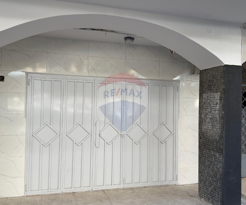 R9-3299 Shop for Sale in Thaqafa Street Tripoli – 22 m², Renovatedمحل للبيع في شارع الثقافة طرابلس – 22 متر مربع — Photo 2 of 3