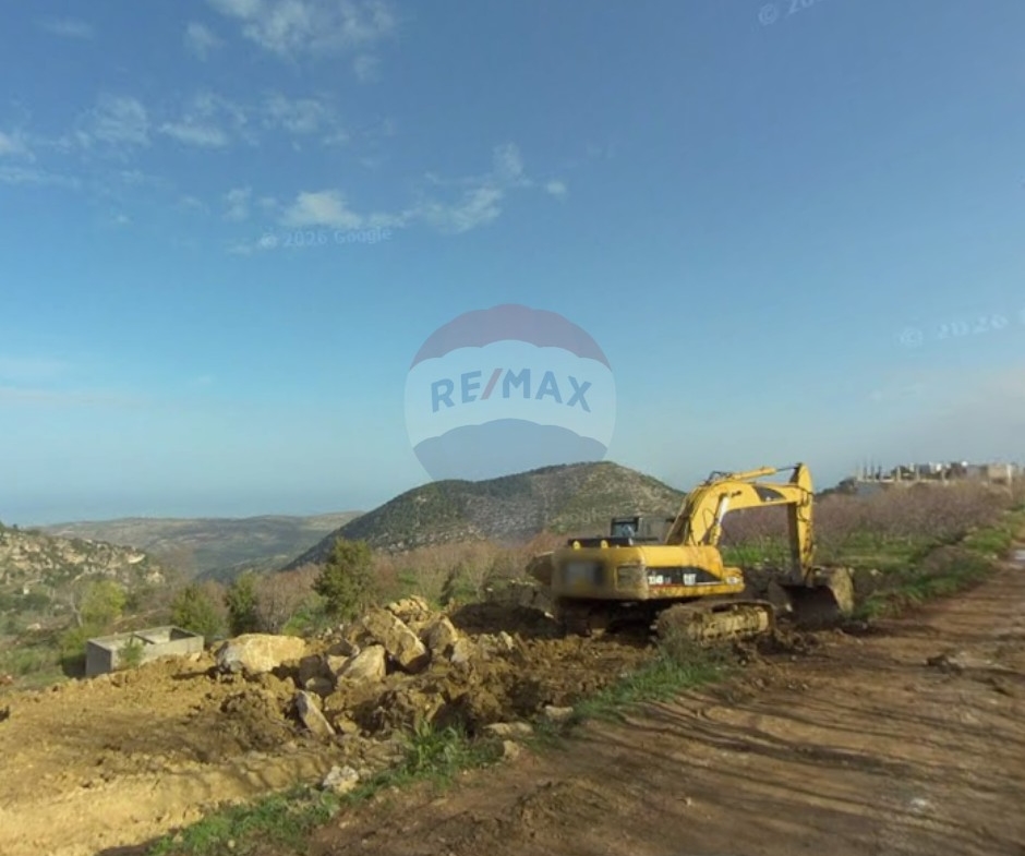 R9-3271 أرض للبيع في حوارة الضنية – 5,589 متر مربع — الصورة 2 من 3