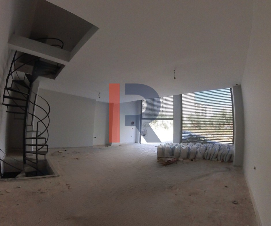 R9-3246 Shops for Rent in Abou Samra Outour Tripoli – 115 m²محلين للإيجار في أبو سمرا العطور  – 115 متر مربع — Photo 6 of 7