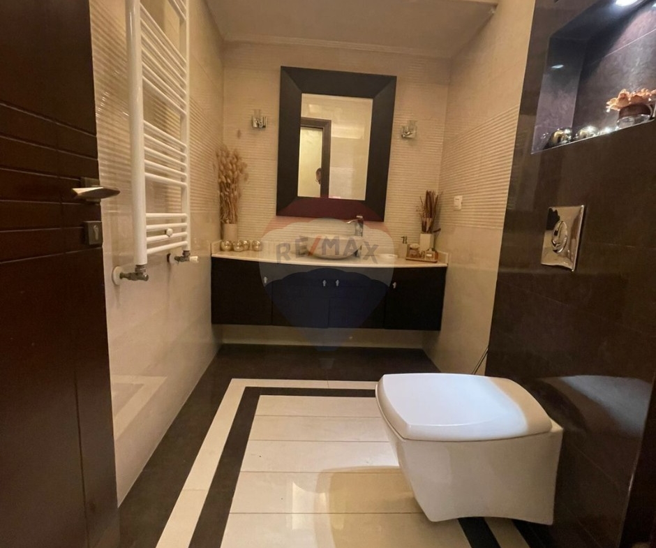 R9-3260 Apartment for Sale in Maarad Tripoli – 300 m² Panoramic View  شقة للبيع في المعرض طرابلس – 300 متر مربع،إطلالة خلّابة — Photo 8 of 17