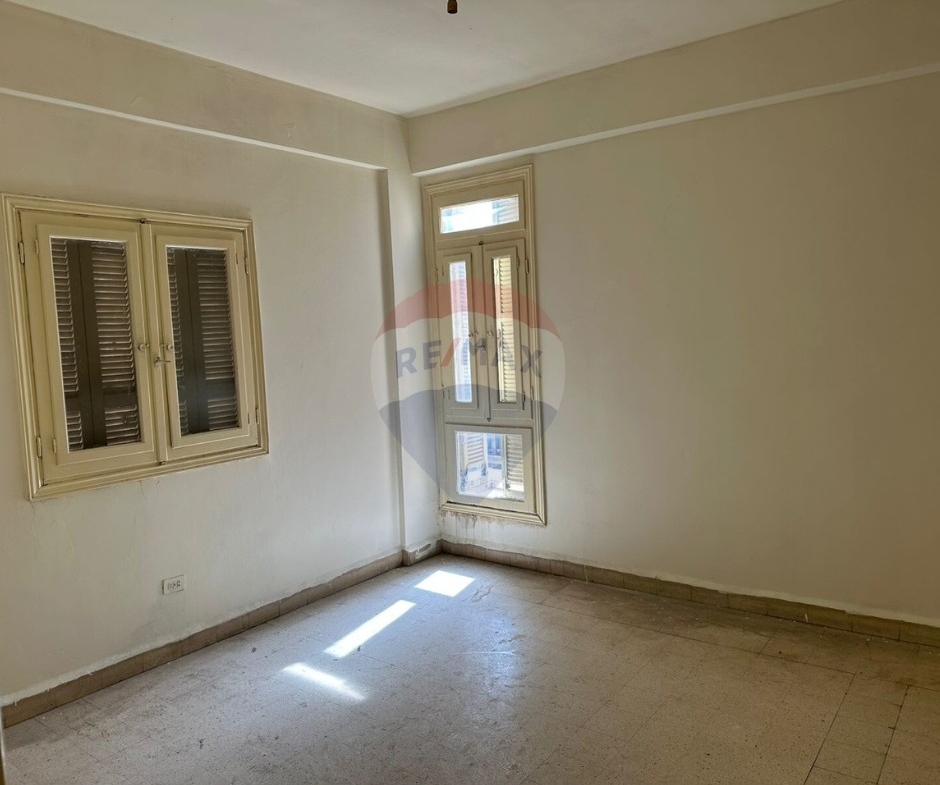 R9-3281 Apartment for Sale in Azmi Tripoli – 207 m² شقة للبيع في عزمي طرابلس – 207 متر مربع — Photo 8 of 12
