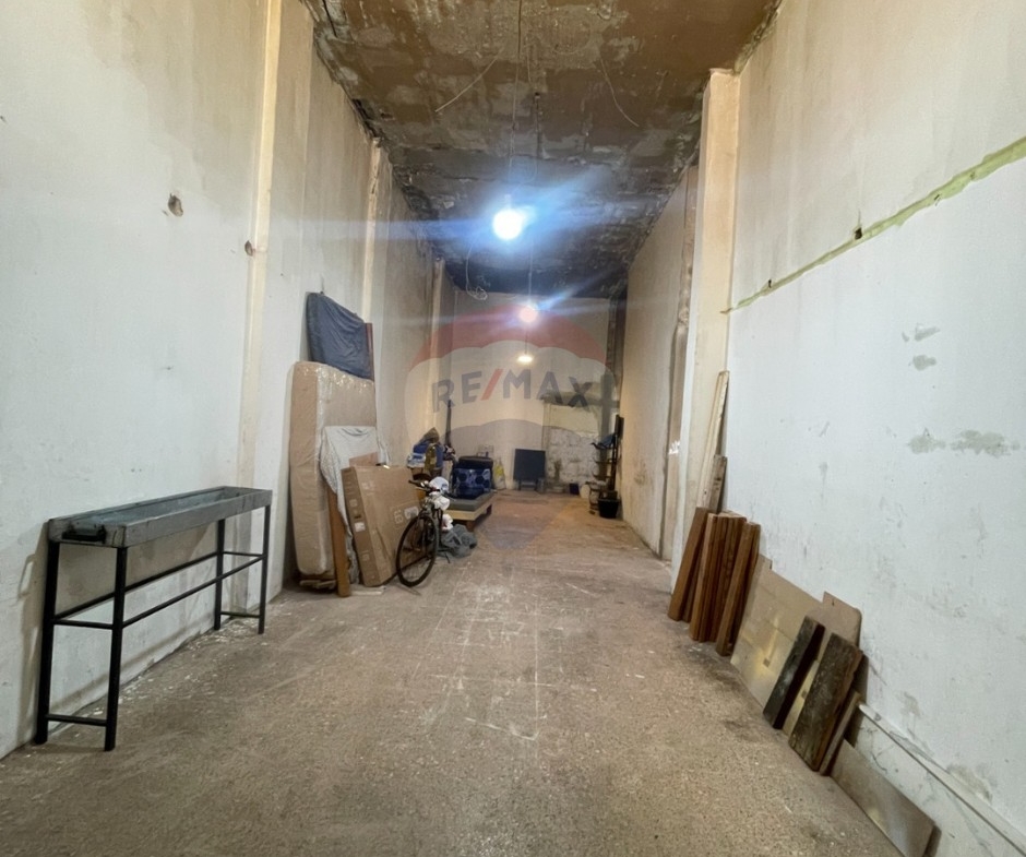 R9-3374 Two Connected Shops for Sale in Jabak Beddawi Tripoli – 106 m²محلَّين متصلين للبيع في جَبَك البداوي طرابلس – 106 متر مربع — Photo 1 of 4