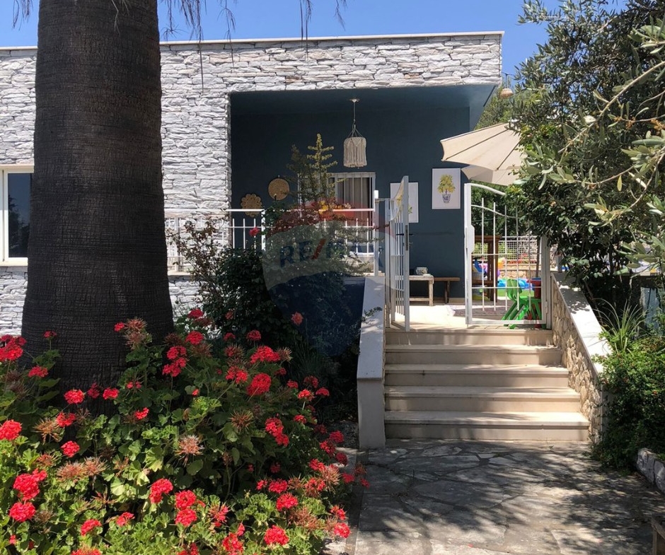 R9-3390 Villa for Sale in Jbeil – Obeidat | 900 m² Land فيلا للبيع في جبيل – عبيدات | أرض 900 م² — Photo 10 of 15
