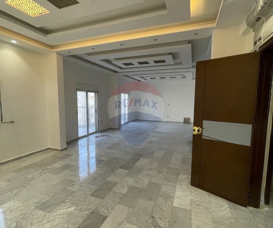R9-3379 Super Deluxe Apartment for Sale in Nakabet Ateba, Tripoliشقة سوبر ديلوكس للبيع في نقابة الأطباء – طرابلس | 300 م² — Photo 11 of 16