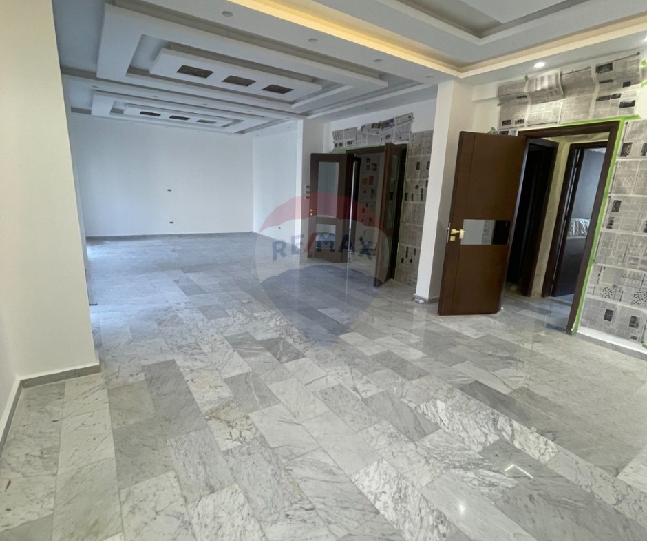 R9-3379 Super Deluxe Apartment for Sale in Nakabet Ateba, Tripoliشقة سوبر ديلوكس للبيع في نقابة الأطباء – طرابلس | 300 م² — Photo 12 of 16