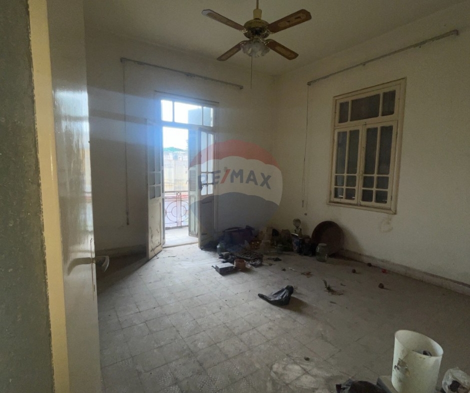 R9-3358 Apartment for Sale in Metran Street Tripoli شقة للبيع في شارع مطران طرابلس — Photo 2 of 10