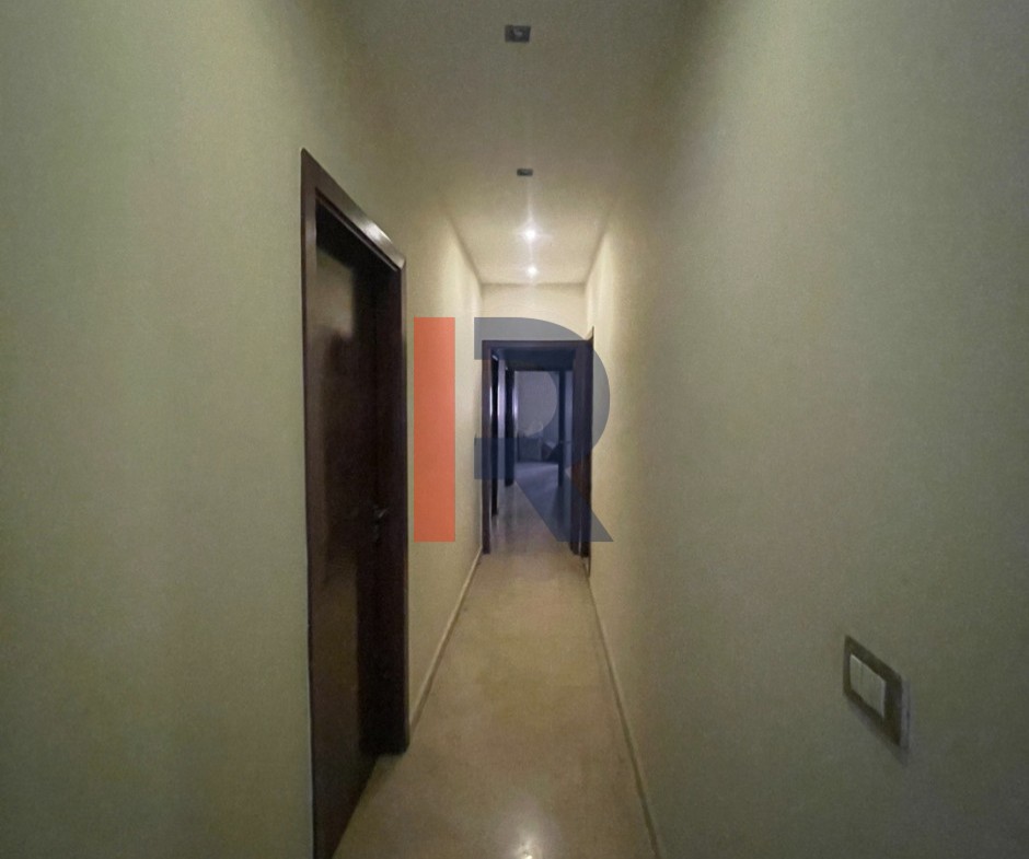 R9-3367 شقة مكاتب للبيع في الضم والفرز شارع 24 طرابلس – 220 متر مربع — الصورة 2 من 11