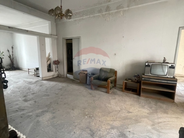 R9-3358 Apartment for Sale in Metran Street Tripoli شقة للبيع في شارع مطران طرابلس — Photo 3 of 10