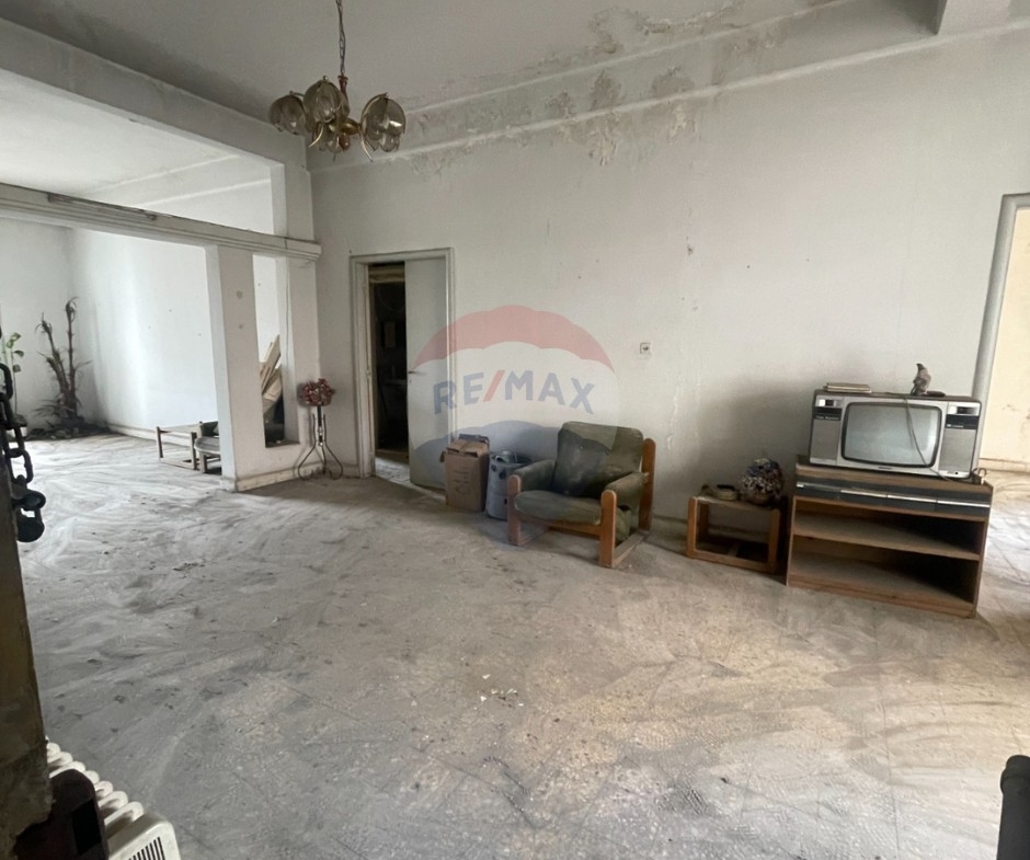 R9-3358 Apartment for Sale in Metran Street Tripoli شقة للبيع في شارع مطران طرابلس — Photo 3 of 10