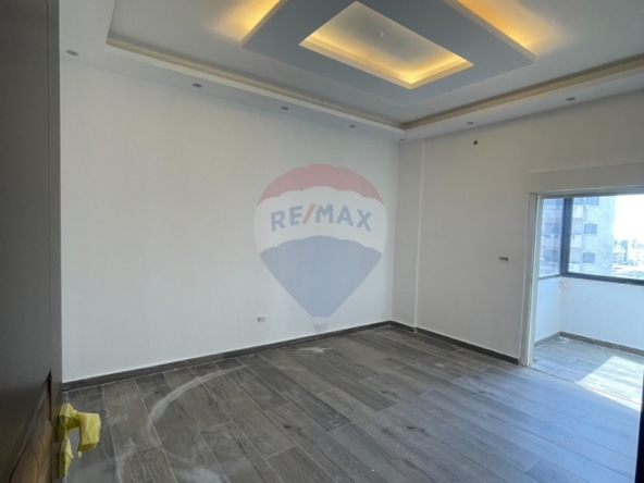 R9-3379 Super Deluxe Apartment for Sale in Nakabet Ateba, Tripoliشقة سوبر ديلوكس للبيع في نقابة الأطباء – طرابلس | 300 م² — Photo 3 of 16