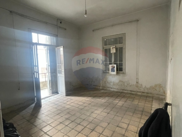 R9-3358 Apartment for Sale in Metran Street Tripoli شقة للبيع في شارع مطران طرابلس — Photo 4 of 10