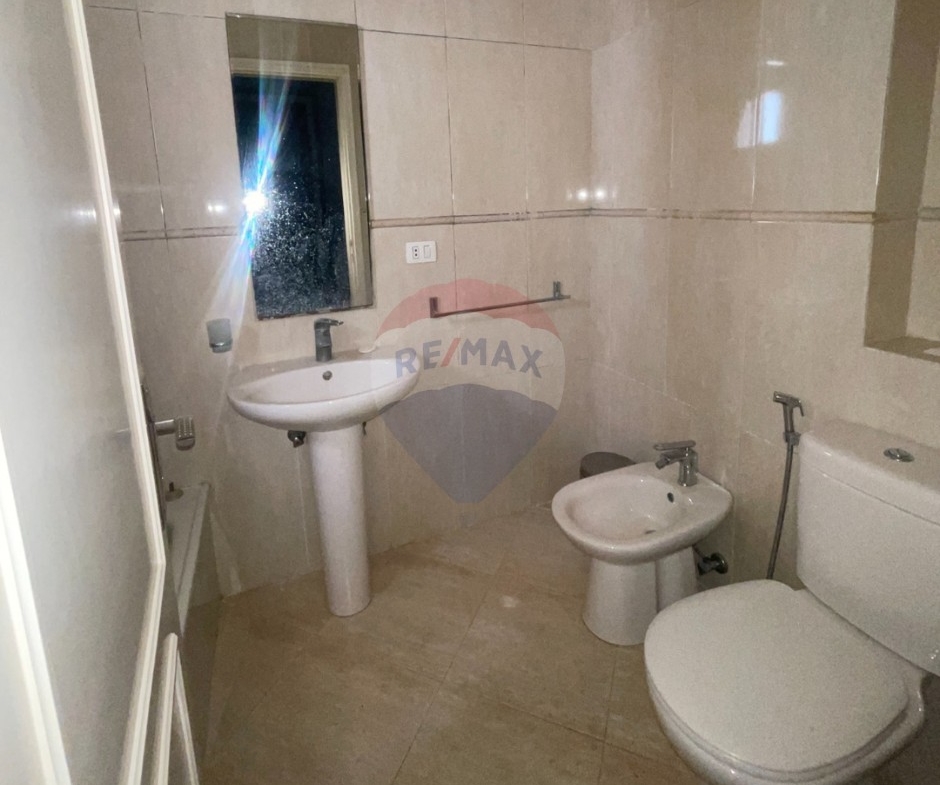 R9-3363 Apartment for Rent in Dam Wel Farez Tripoli شقة للإيجار في الضم والفرز طرابلس — Photo 4 of 11