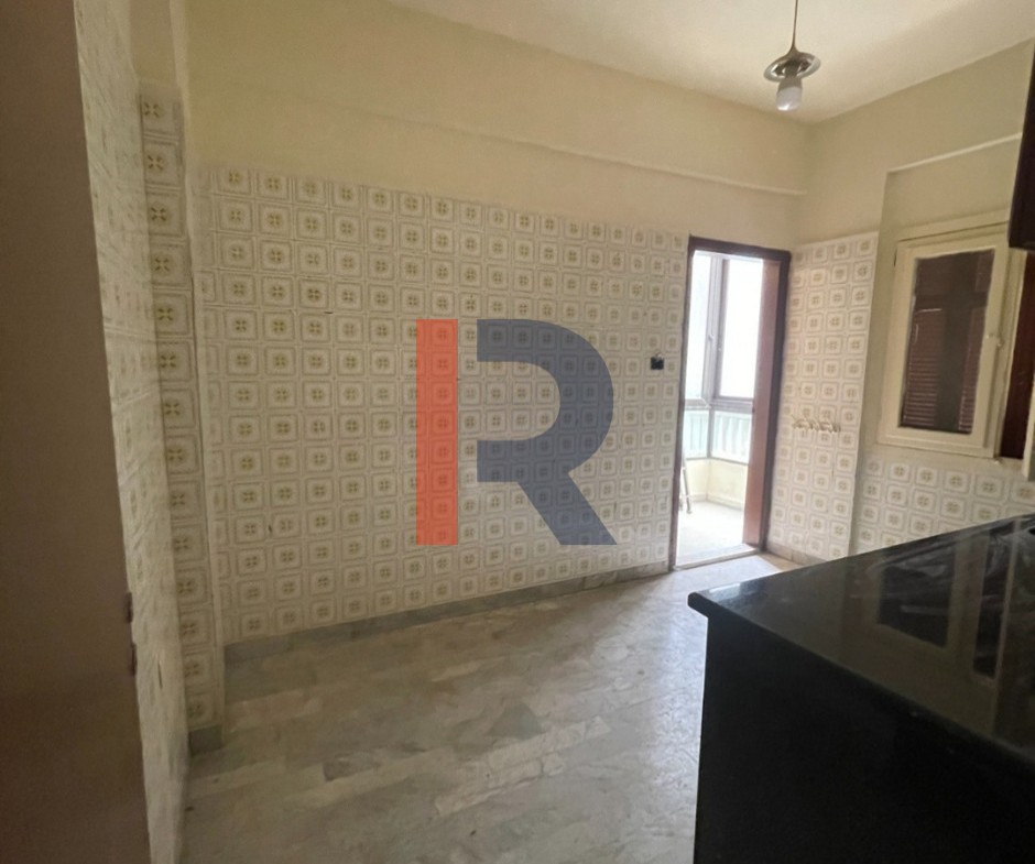 R9-3316 شقة للبيع في أبو سمرا مفرق البارود طرابلس — الصورة 5 من 12