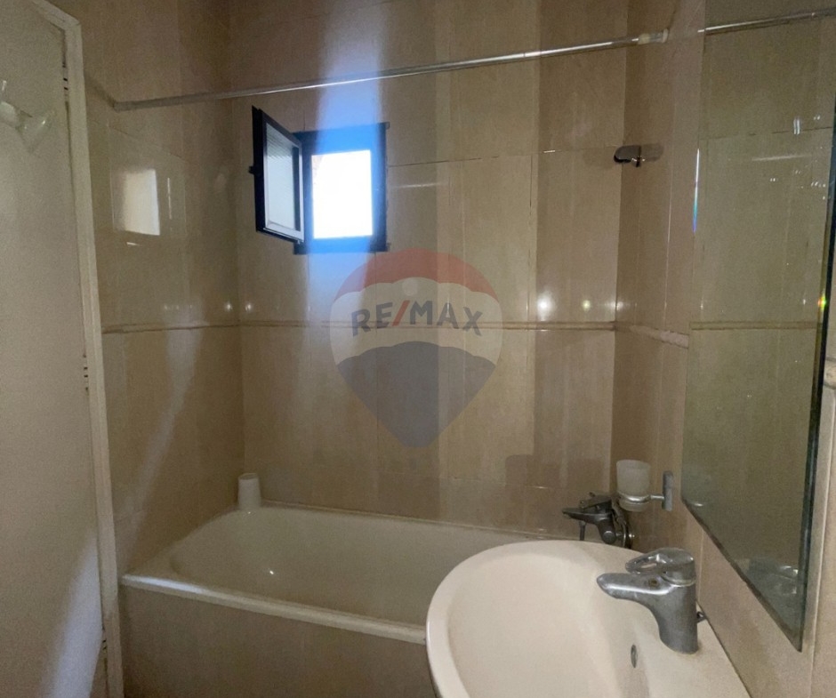 R9-3363 Apartment for Rent in Dam Wel Farez Tripoli شقة للإيجار في الضم والفرز طرابلس — Photo 6 of 11
