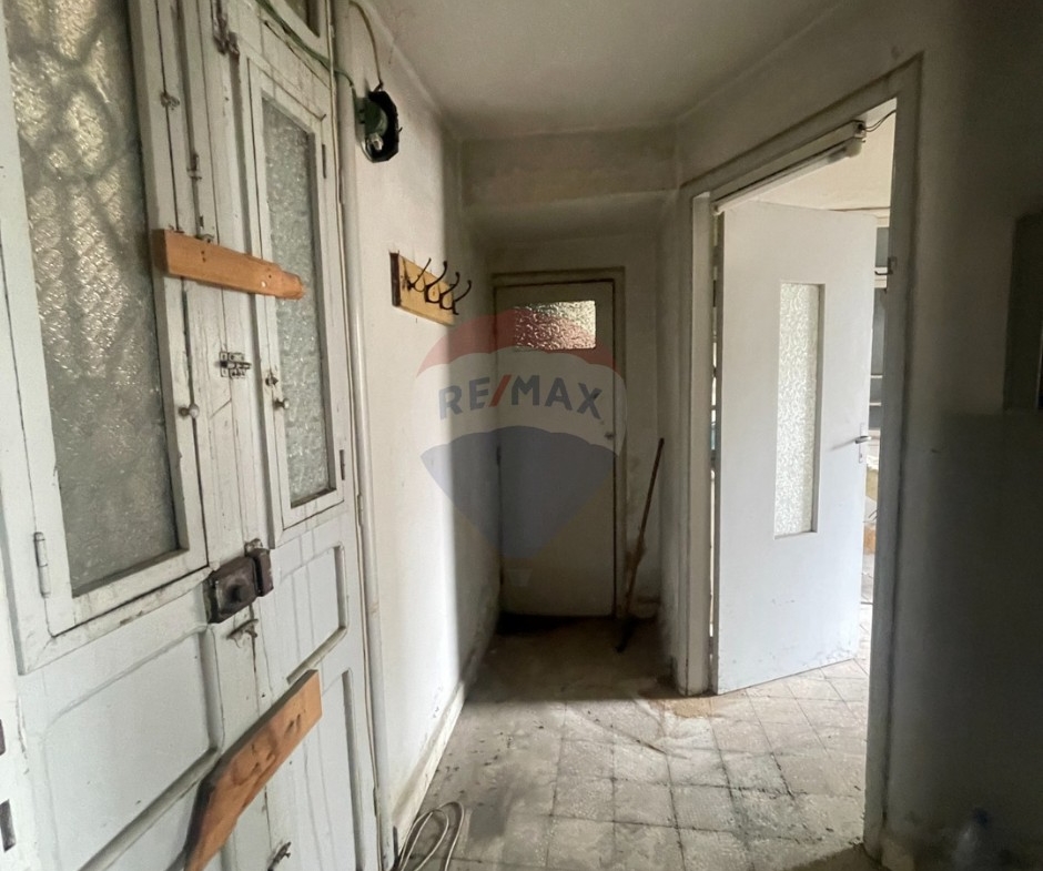 R9-3358 Apartment for Sale in Metran Street Tripoli شقة للبيع في شارع مطران طرابلس — Photo 7 of 10