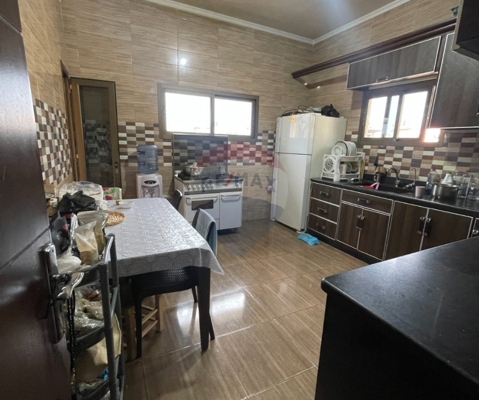R9-3306 Apartment for Sale in Jemayzet Tripoli – 240 m² شقة للبيع في الجميزات طرابلس – 240 متر مربع — Photo 9 of 11