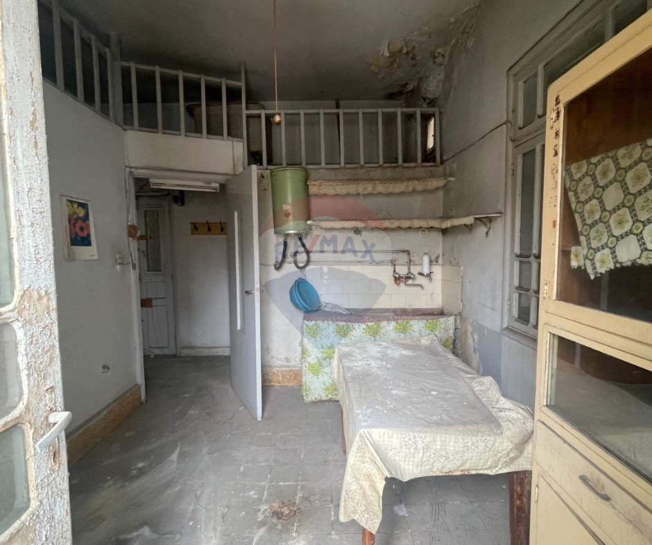 R9-3358 Apartment for Sale in Metran Street Tripoli شقة للبيع في شارع مطران طرابلس — Photo 9 of 10