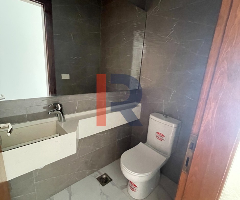 R9-3310 Apartment for Sale in Dam Wel Farez Tripoli – 180 m² + 100 m² Pergolaشقة للبيع في الضم والفرز طرابلس – 180 متر مربع + 100 متر مربع برغولا — Photo 9 of 13