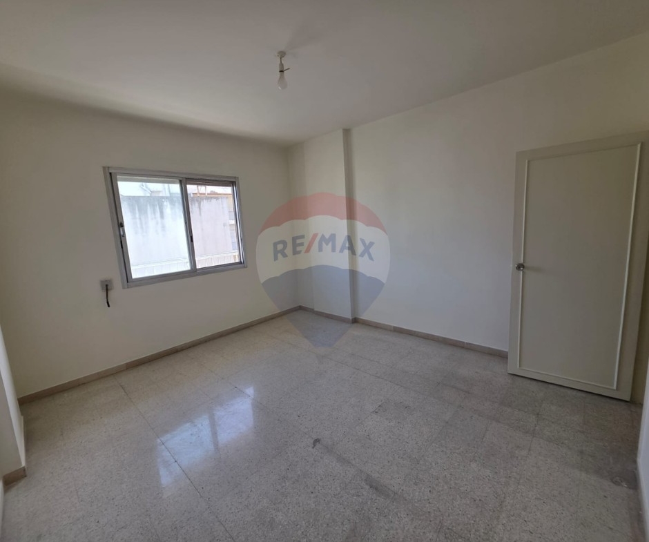 R9-3462 Apartment for Sale in Mar Elias Beirut – 230 m²شقة للبيع في مار الياس بيروت – 230 م² — Photo 2 of 15