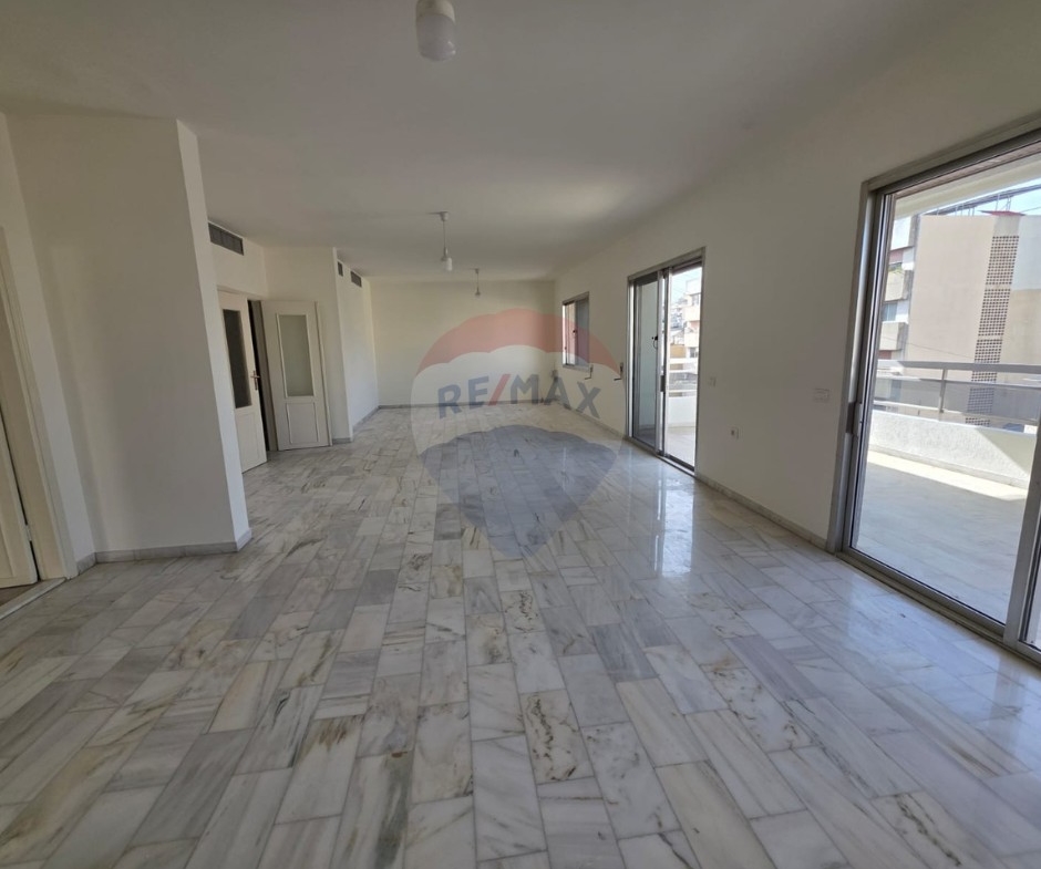R9-3462 Apartment for Sale in Mar Elias Beirut – 230 m²شقة للبيع في مار الياس بيروت – 230 م² — Photo 13 of 15