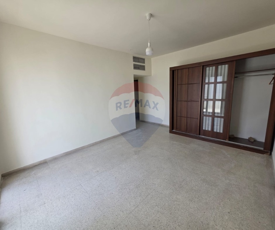 R9-3462 Apartment for Sale in Mar Elias Beirut – 230 m²شقة للبيع في مار الياس بيروت – 230 م² — Photo 14 of 15