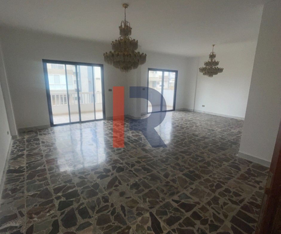 R9-3501 شقة للإيجار في عزمي طرابلس – 160 م²، الطابق السابع، مجددة — الصورة 2 من 11