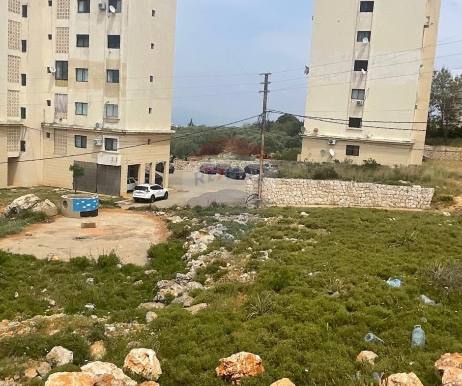 R9-3424 Land for Sale in Nakhleh Koura – 1,500 m², Zoning 25/50  أرض للبيع في نخلـه الكورة – 1,500 م²، تصنيف 25/50 — Photo 2 of 3