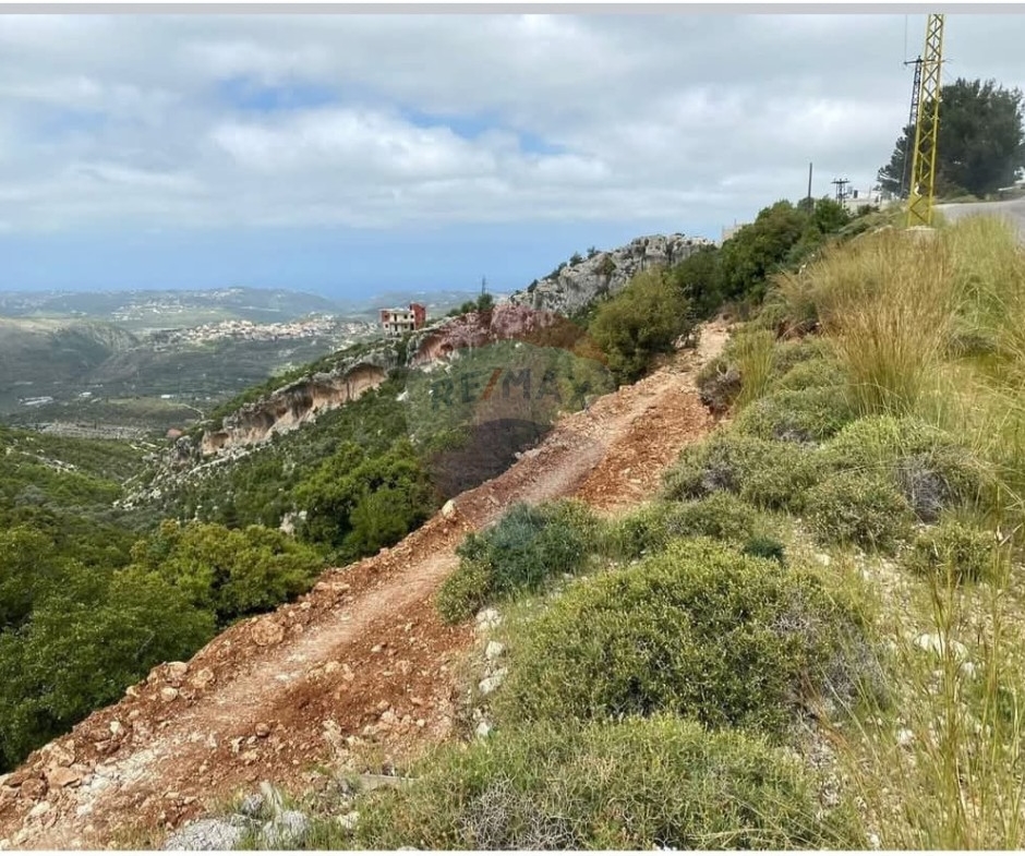 R9-3427 Land for Sale in Batroun – 1,374 m², Zoning 25/50أرض للبيع في البترون – 1,374 م²، تصنيف — Photo 2 of 3