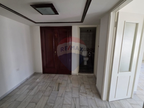 R9-3462 Apartment for Sale in Mar Elias Beirut – 230 m²شقة للبيع في مار الياس بيروت – 230 م² — Photo 3 of 15
