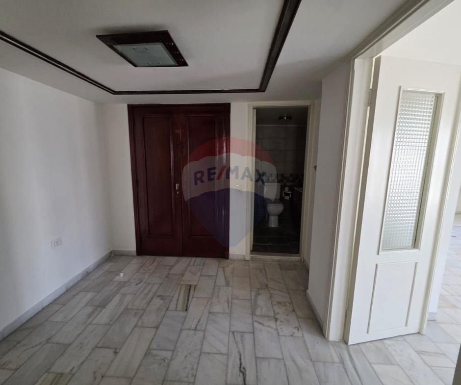 R9-3462 Apartment for Sale in Mar Elias Beirut – 230 m²شقة للبيع في مار الياس بيروت – 230 م² — Photo 3 of 15