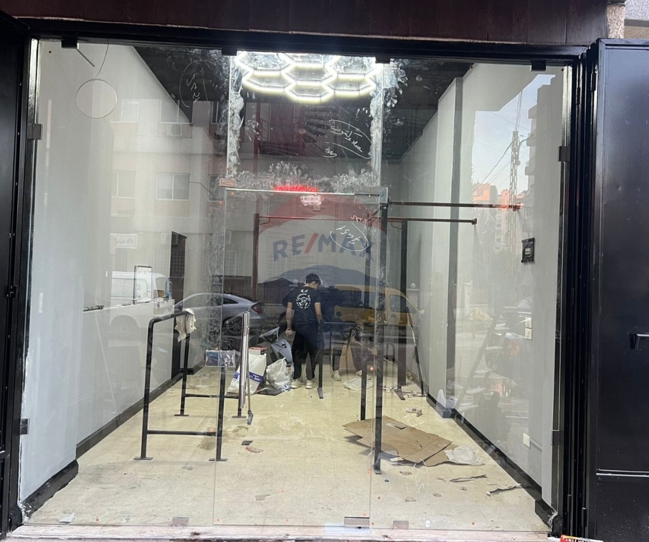 R9-3483 Shop for Rent in Miten Street Tripoli – 45 m²محل للإيجار في شارع ميتين طرابلس – 45 م² — Photo 3 of 3