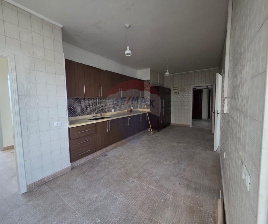 R9-3462 Apartment for Sale in Mar Elias Beirut – 230 m²شقة للبيع في مار الياس بيروت – 230 م² — Photo 5 of 15