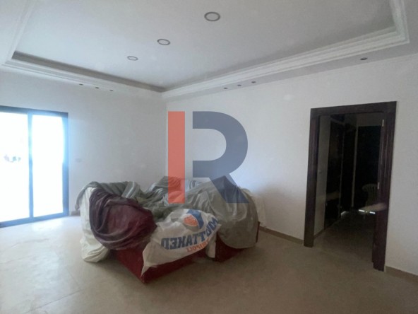R9-3501 شقة للإيجار في عزمي طرابلس – 160 م²، الطابق السابع، مجددة — الصورة 4 من 11