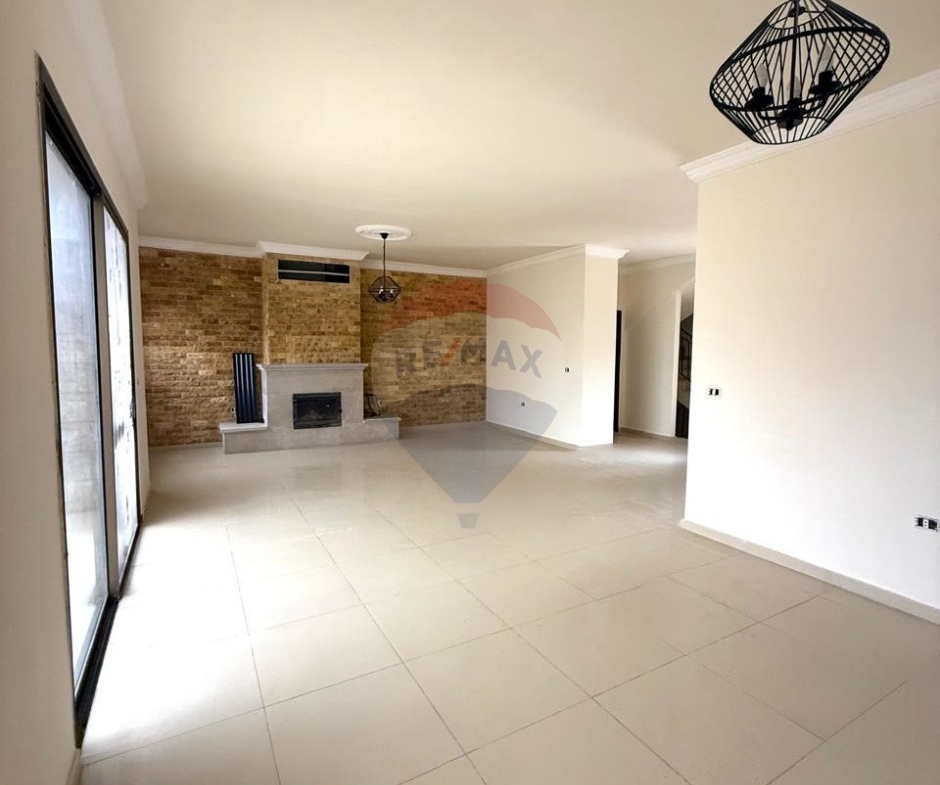 R9-3491  Villa for Sale in Jbeil – 410 m²فيلا للبيع في جبيل – 410 م² — Photo 2 of 10