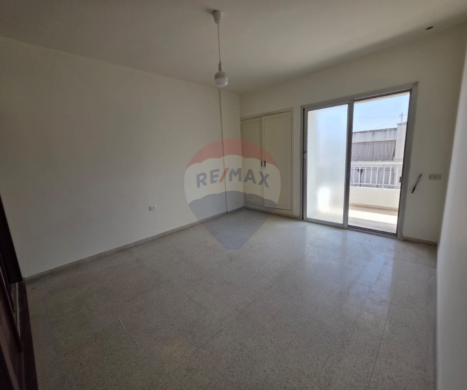 R9-3462 Apartment for Sale in Mar Elias Beirut – 230 m²شقة للبيع في مار الياس بيروت – 230 م² — Photo 8 of 15