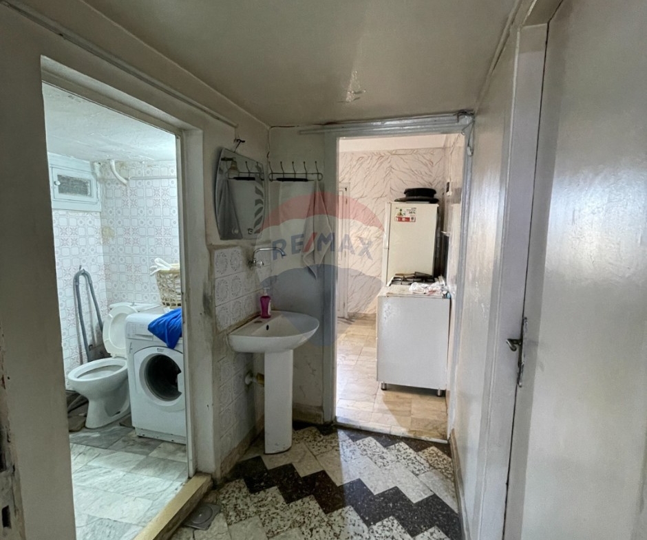 R9-3484 Apartment for Sale in Mina, Port Said Street – 160 m²شقة للبيع في الميناء، شارع بورسعيد – 160 م² — Photo 9 of 18