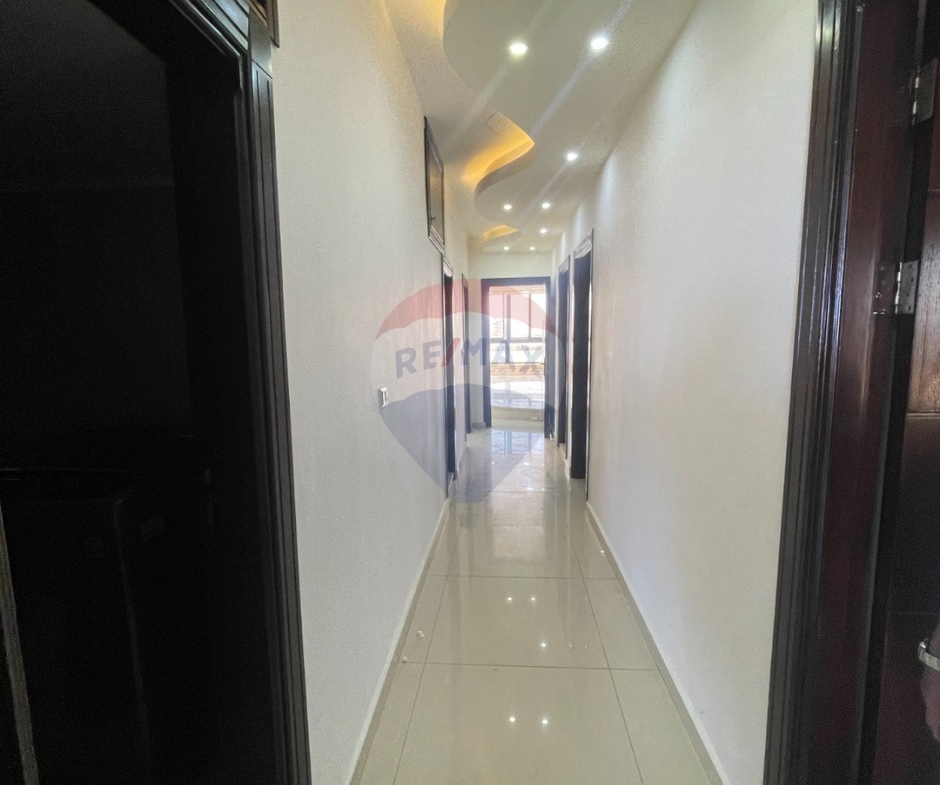 R9-3553 Apartment for Sale in Mina – Port Said Street, Tripoli, 220 m² شقة للبيع في الميناء شارع بورسعيد طرابلس – 220 م² — Photo 11 of 15