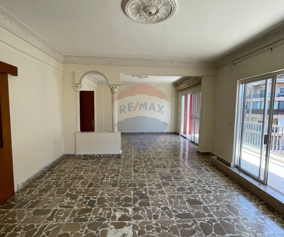 R9-3664 Apartment for Rent in Abou Samra – Hawooz Street, Tripoli, 170 m²شقة للإيجار في أبو سمرا شارع الحاووز طرابلس – 170 م² — Photo 11 of 12