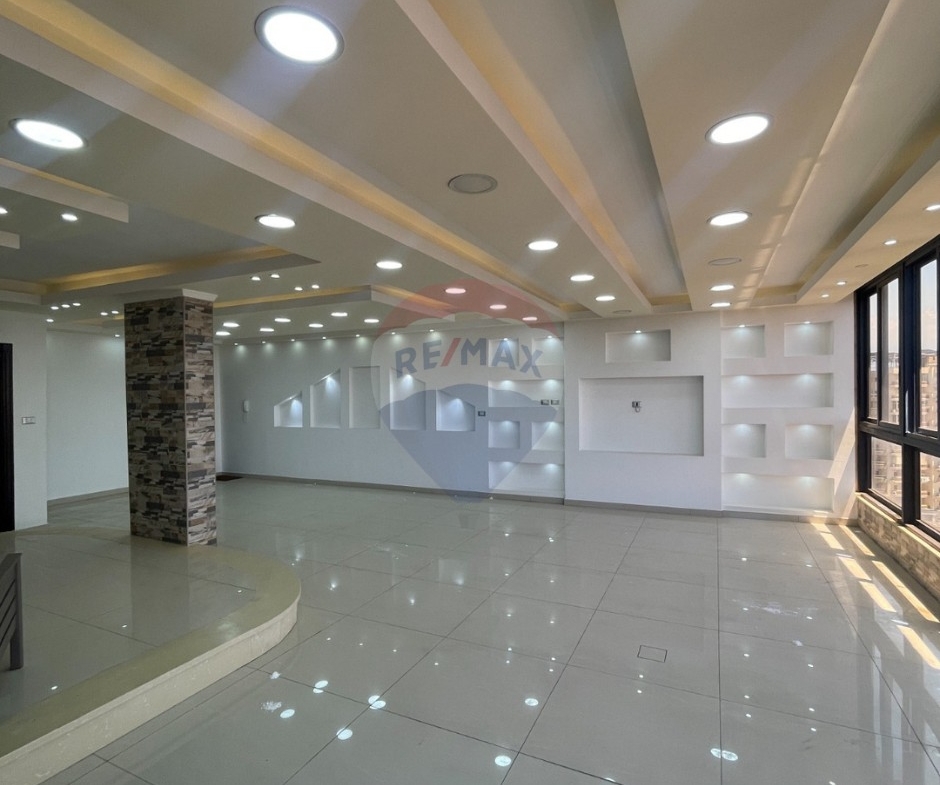 R9-3553 Apartment for Sale in Mina – Port Said Street, Tripoli, 220 m² شقة للبيع في الميناء شارع بورسعيد طرابلس – 220 م² — Photo 12 of 15