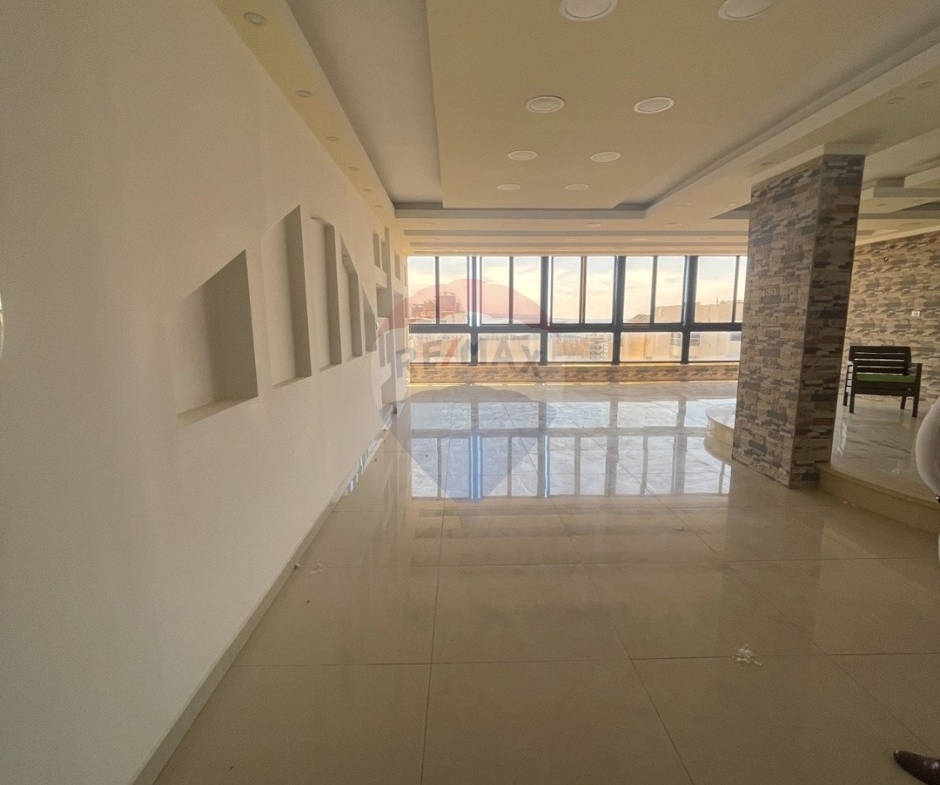 R9-3553 Apartment for Sale in Mina – Port Said Street, Tripoli, 220 m² شقة للبيع في الميناء شارع بورسعيد طرابلس – 220 م² — Photo 13 of 15