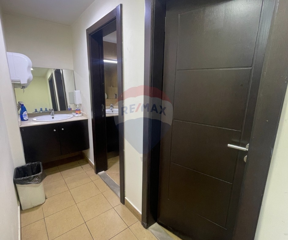 R9-3584 Showroom for Rent in Tripoli – Sahat El Nour, 400 m², Prime Locationصالة عرض للإيجار في طرابلس – ساحة النور، 400 م²، موقع مميز — Photo 13 of 22