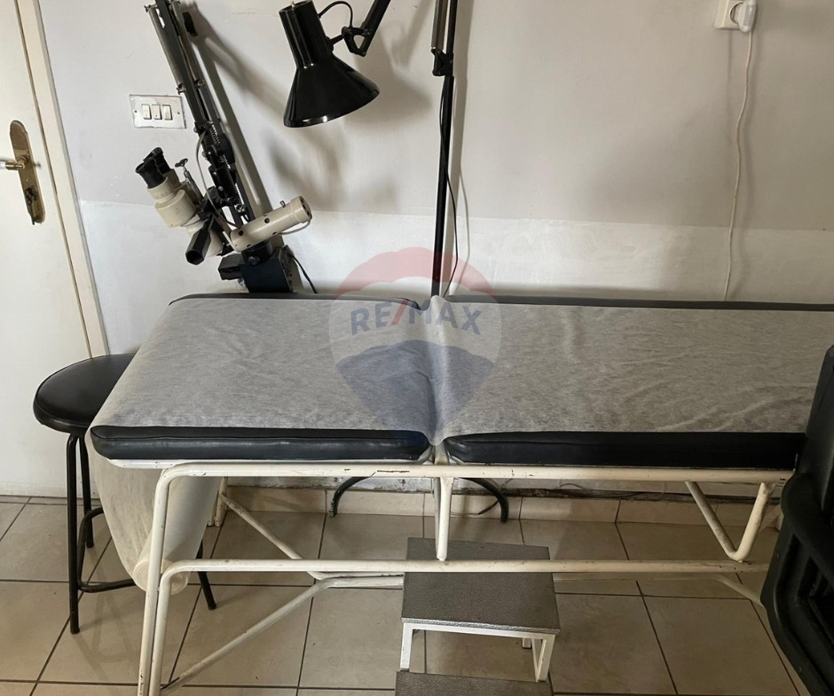 R9-3627 عيادة عيون للبيع في طرابلس – 70 م²، مجهّزة بالكامل — الصورة 14 من 22