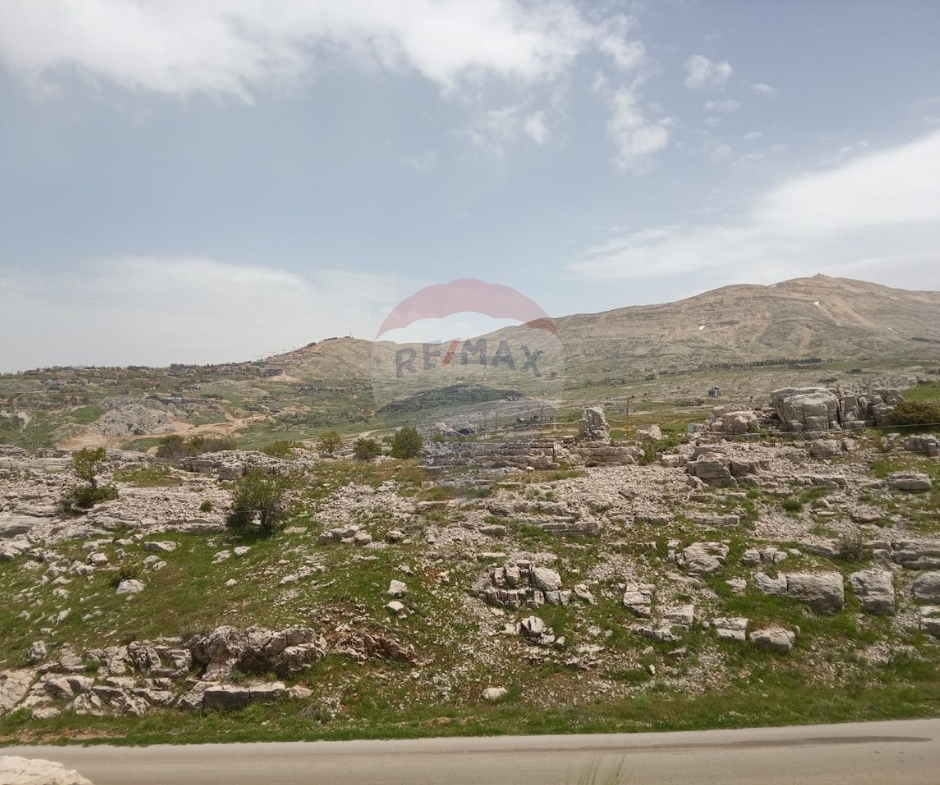 R9-3618 Land for Sale in Baskinta – Metn, 789 m², Zoning 25/50أرض للبيع في بشكتنا المتن – 789 م²، تصنيف 25/50 — Photo 2 of 4