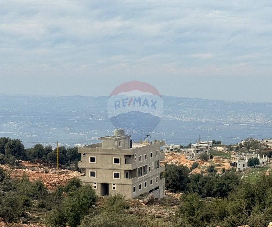 R9-3629 Land with Building for Sale in Izal – Danniyeh, 1000 m² Land + 330 m² Building أرض مع بناء للبيع في إيزال الضنية – 1000 م² أرض + 330 م² بناء — Photo 2 of 2