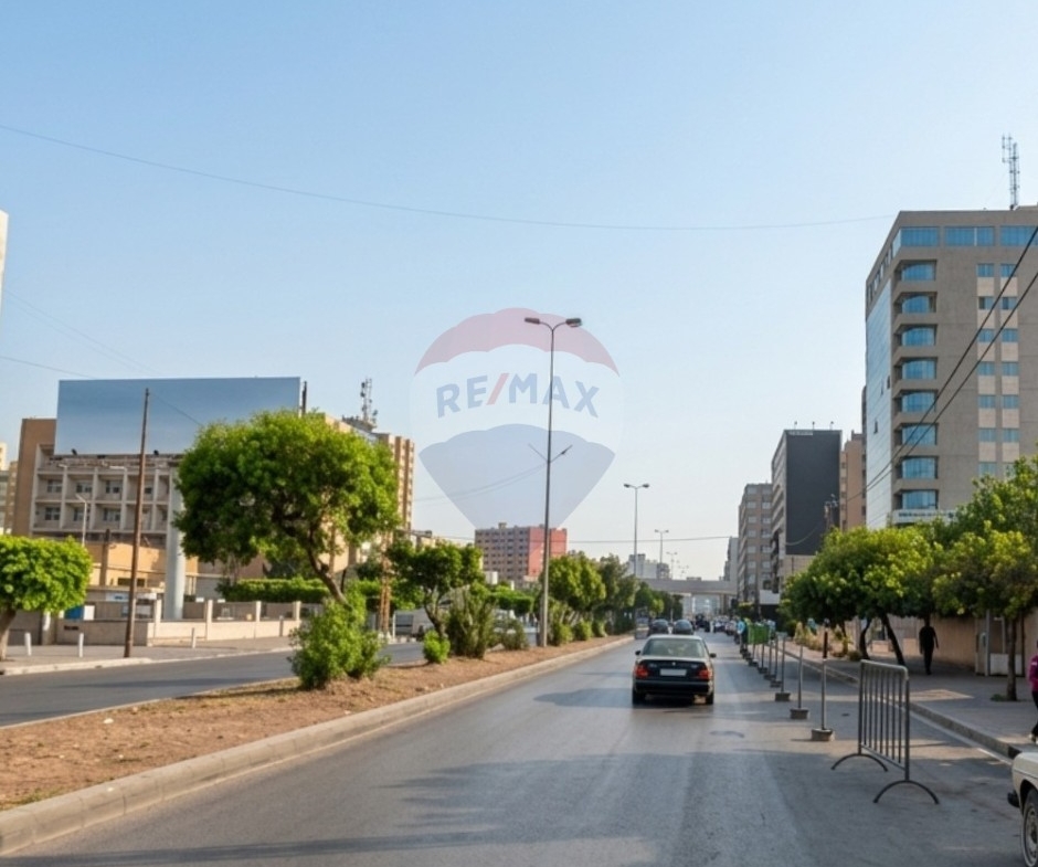 R9-3646  معرض للإيجار في البولفار طرابلس – 500 م²، 5 واجهات، مستودع — الصورة 2 من 4