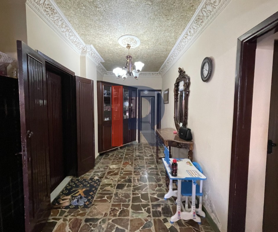 R9-3660 شقة للبيع في ساحة النجمة طرابلس – 160 م² سوبر ديلوكس — الصورة 2 من 12