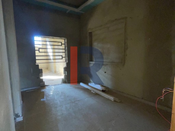 R9-3538 شقة للبيع في برسا الكورة – 150 م² + تراس، الطابق الأرضي — الصورة 2 من 13