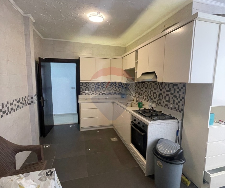 R9-3553 Apartment for Sale in Mina – Port Said Street, Tripoli, 220 m² شقة للبيع في الميناء شارع بورسعيد طرابلس – 220 م² — Photo 2 of 15