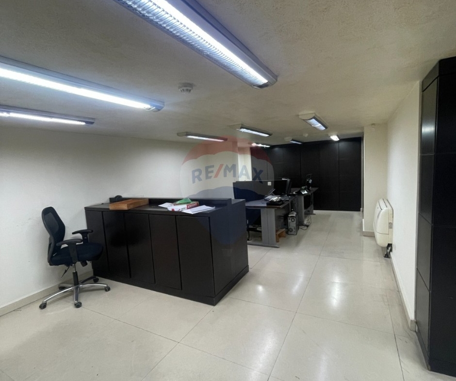 R9-3584 Showroom for Rent in Tripoli – Sahat El Nour, 400 m², Prime Locationصالة عرض للإيجار في طرابلس – ساحة النور، 400 م²، موقع مميز — Photo 2 of 22